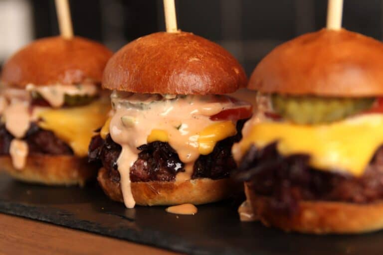 food hoofd cheeseburgersliders 8 scaled