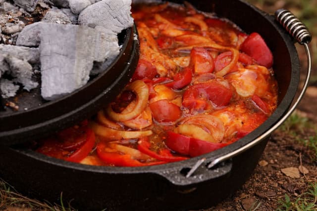 stoofpot in een gietijzeren pan