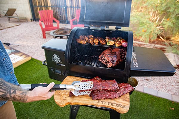 Pit Boss Navigator 550 + Cover