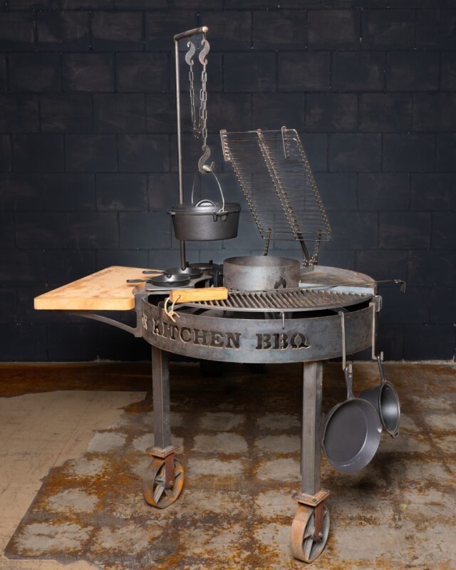 Iron Kitchen All-in-One BBQ 🔥

Een echte eyecatcher én alleskunner voor je tuin.
Deze robuuste all-in-one BBQ tilt je grillervaring naar een hoger niveau.

🔥6-in-1 kookmethoden
🔥 Asado • roken • bakken • grillen & meer
🔥Inclusief gietijzeren pannen, Dutch oven, hooks & chains
💪 Oersterk staal – gebouwd om een leven lang mee te gaan
Met de Iron Kitchen All-in-One BBQ haal je een complete buitenkeuken in huis.

www.houseofbbq.nl

House of BBQ
Gildemark 121
Almere