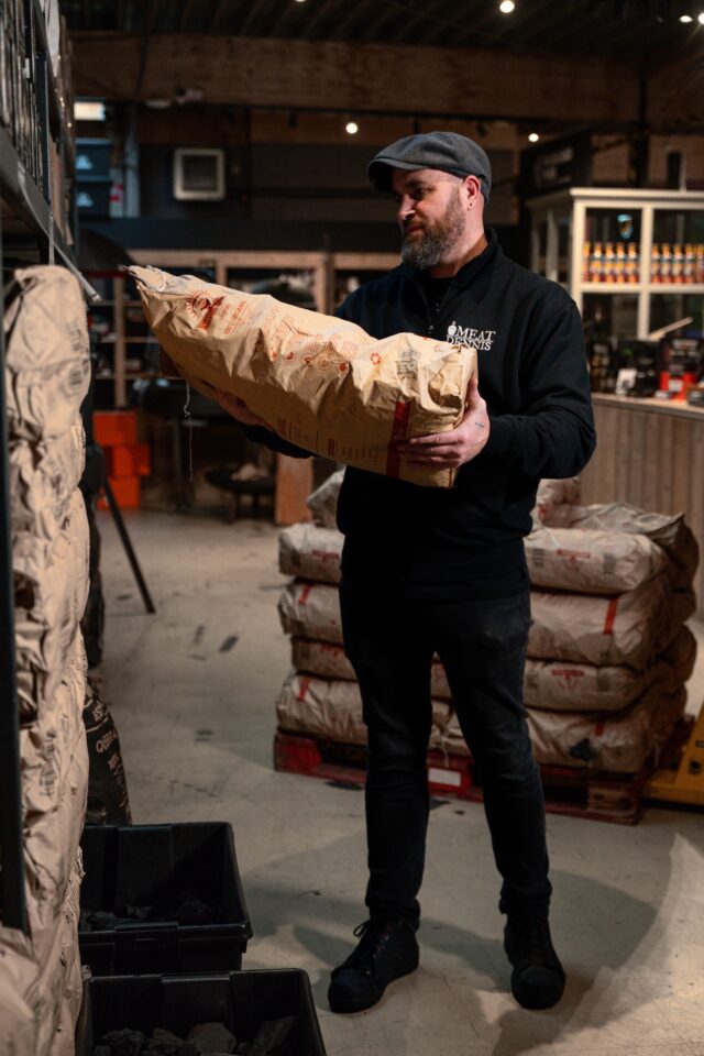 Het houtskool ligt weer klaar!
Tijd om te grillen 🔥

#houseofbbq #bbq #houtskool #grillen #bbqlife #bbqlovers #barbecue  #almere