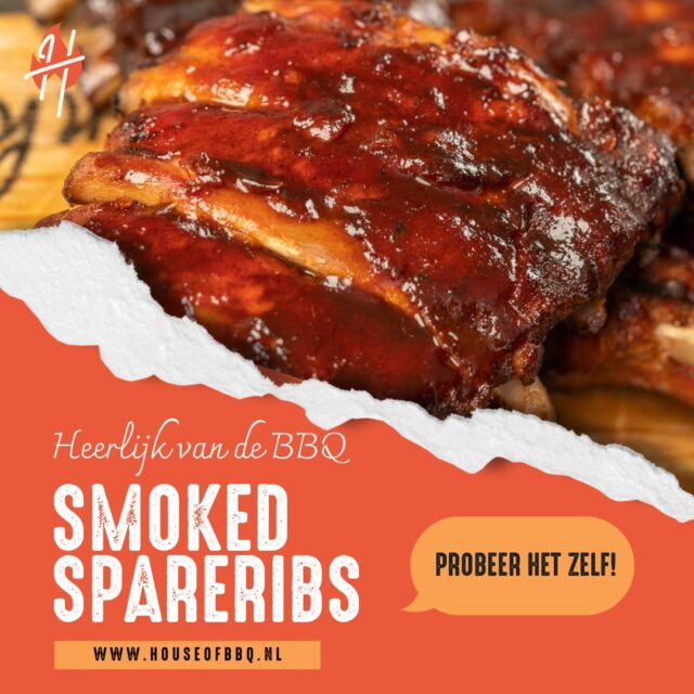 Smoked Spareribs recept🔥🍖

Goede spareribs beginnen bij rust. Tijd nemen, temperatuur onder controle houden en het vlees laten doen waar het goed in is. Met deze aanpak krijg je ribs die sappig zijn, mals aanvoelen en vol smaak zitten 😎

Bereid je barbecue voor op indirect gebruik en zorg dat de temperatuur stabiel blijft rond de 110 graden 🌡️ 

Ontvlies de spareribs en wrijf ze royaal in met je favoriete rub. Leg ze op het rooster en voeg rookhout toe voor extra smaak. Laat de ribs drie uur rustig roken zodat het vlees langzaam gaart en de rook diep kan intrekken 🌬️

Na deze fase pak je de ribs in met butcher paper of aluminiumfolie. 

Voeg wat appelsap, boter en eventueel een beetje bruine suiker toe en leg ze terug op de barbecue. Laat ze nog twee uur doorgaren. In deze stap worden de spareribs echt zacht en sappig 🤤

Haal de ribs daarna uit de verpakking en leg ze opnieuw op het rooster. Bestrijk ze met BBQ saus en laat ze nog ongeveer één uur liggen zodat de saus mooi kan karamelliseren en zich hecht aan het vlees 🔥🍖

Het resultaat is precies wat je wilt. Vlees dat loskomt van het bot, een volle rooksmaak en een perfecte bite. Barbecueën zonder stress, maar met maximale aandacht voor smaak 😎

👉 Het volledige recept met alle stappen vind je hier:
https://houseofbbq.nl/recept/smoked-rib/

Ga jij deze ook maken?🤩