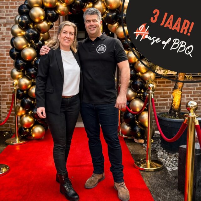 Vandaag bestaat House of BBQ 3 jaar! 🔥

3 jaar geleden openden wij de deuren van de eerste en enige BBQ speciaalzaak in Almere! Wat begon als een mooie droom, is inmiddels uitgegroeid tot een volwaardige winkel met webshop en veel leuke activiteiten waar we enorm trots op zijn!

Dit hadden we nooit kunnen doen zonder jullie 💛

Bij elke aankoop in onze winkel krijg je een gratis zakje rookhout
📅 Geldig van 16 t/m 18 april

Bedankt voor het vertrouwen! 
Namens Dennis, Iris & de rest van de Meat Dennis crew 🔥🔥🔥
